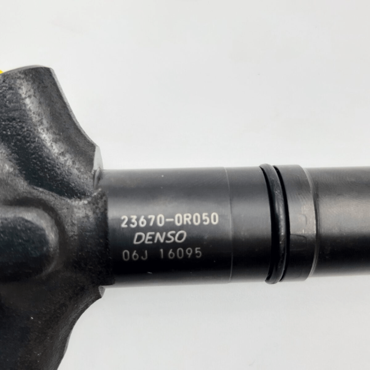 New injector Denso 23670-0R050 TOYOTA